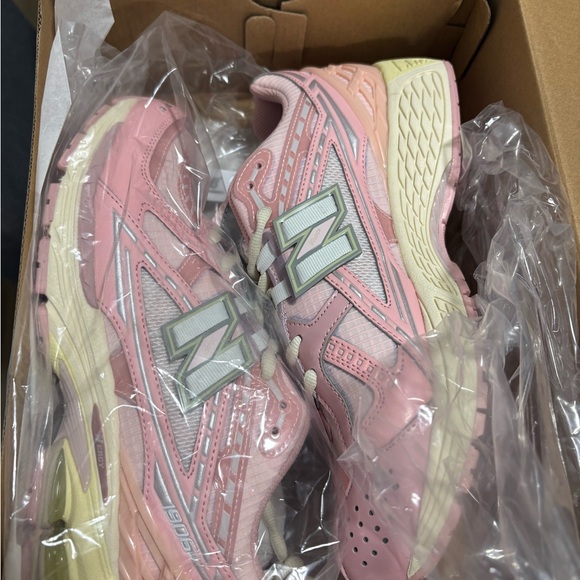 New Balance Pink and Cream 1906r - Picture 6 of 7